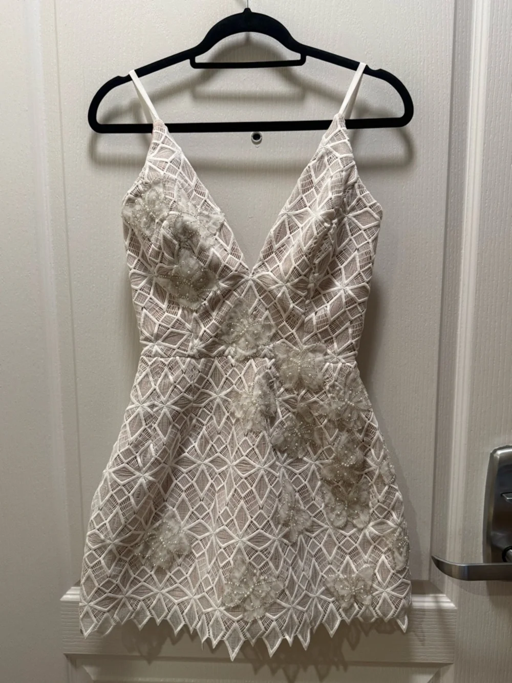 Helsi Chloe Sequin Lace Sleeveless Minidress in White floral lace Size XS NWT - Picture 3 of 5